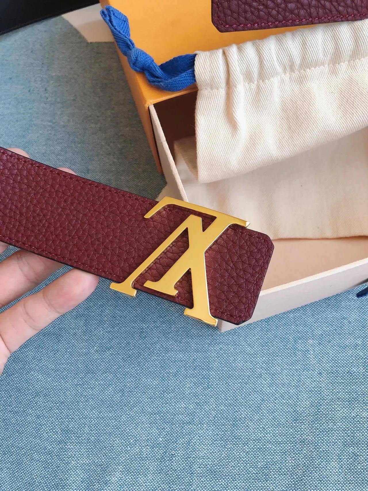 Louis Vuitton LV Belt بورجوندي جلد مقشر بكل ذهبي اللون حزام جلد 8
