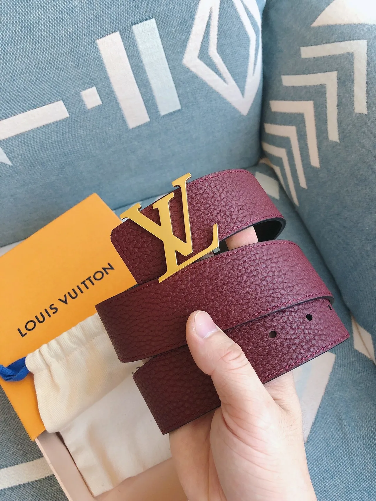 Louis Vuitton LV Belt بورجوندي جلد مقشر بكل ذهبي اللون حزام جلد 9