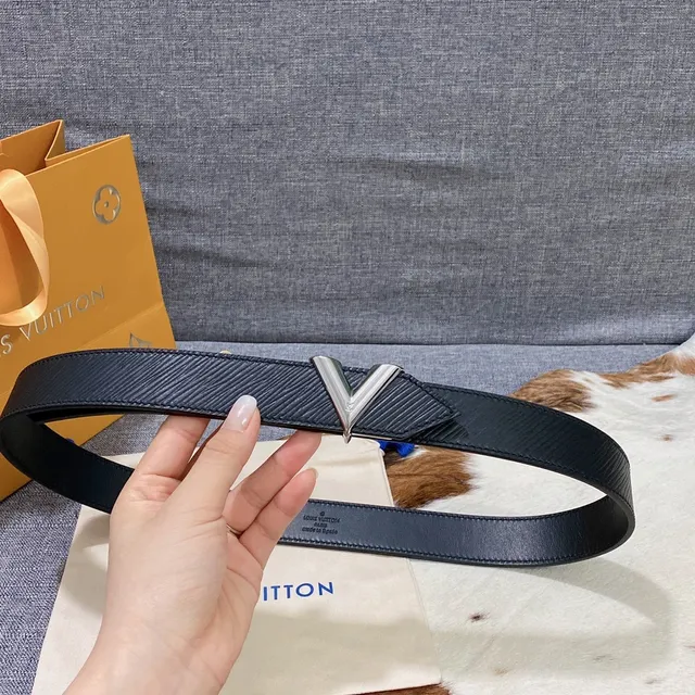 Louis Vuitton LV Belt Navy Silver V-Shaped Polished Metal Buckle Textured Embossed Strap Leather Belt 2