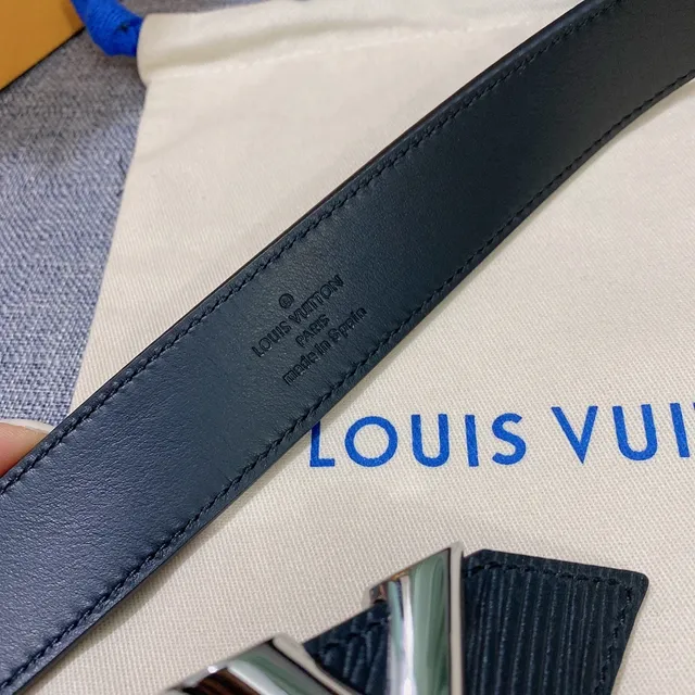 Louis Vuitton LV Belt Navy Silver V-Shaped Polished Metal Buckle Textured Embossed Strap Leather Belt 5