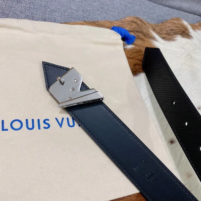 Louis Vuitton LV Belt Navy Silver V-Shaped Polished Metal Buckle Textured Embossed Strap Leather Belt 6
