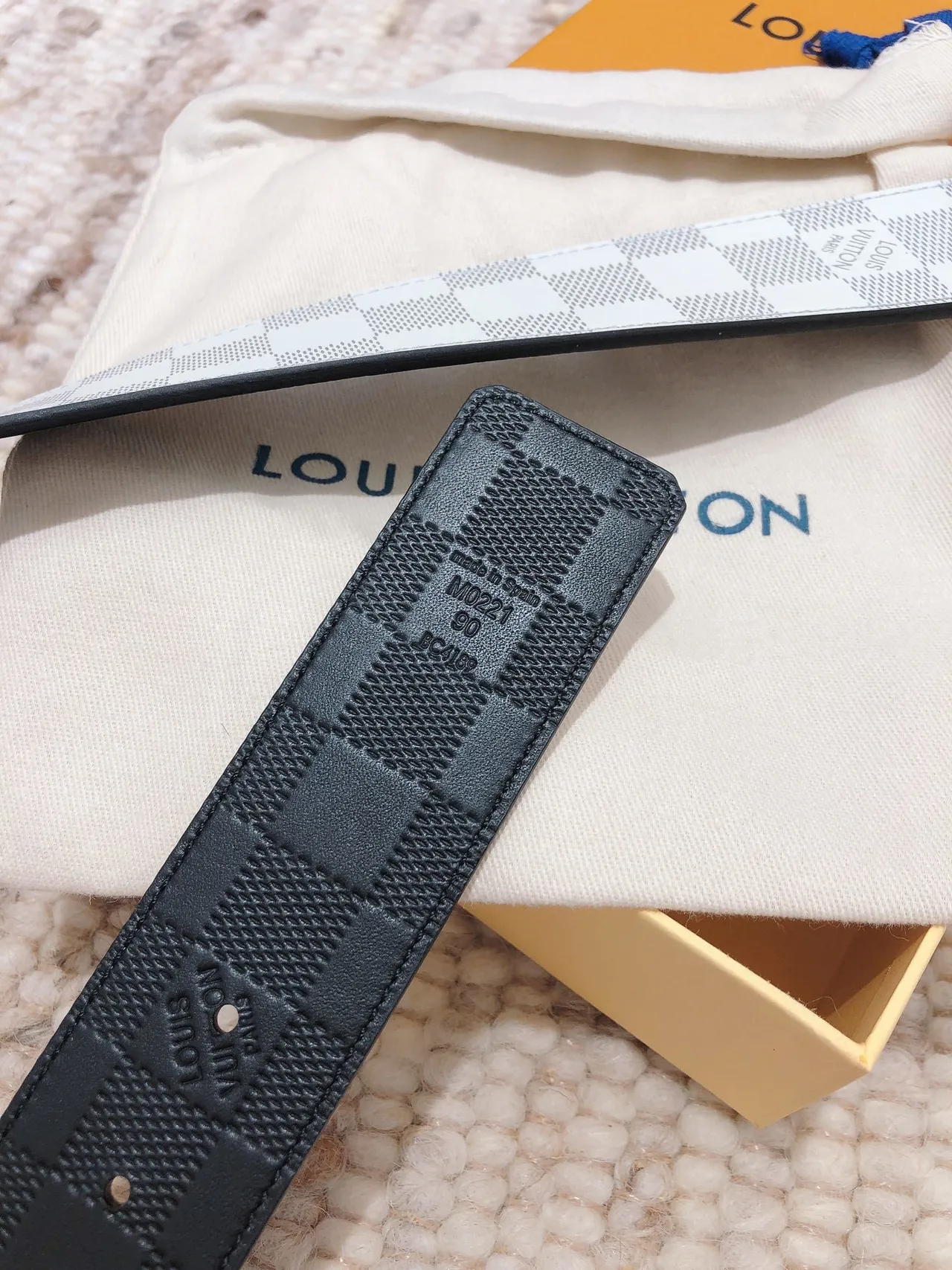 Louis Vuitton LV Belt White and Gray Damier Leather Belt 3