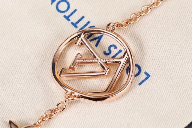 Louis Vuitton LV Circle Gold Silver Chain-Link Pavé-Set Bracelet 4