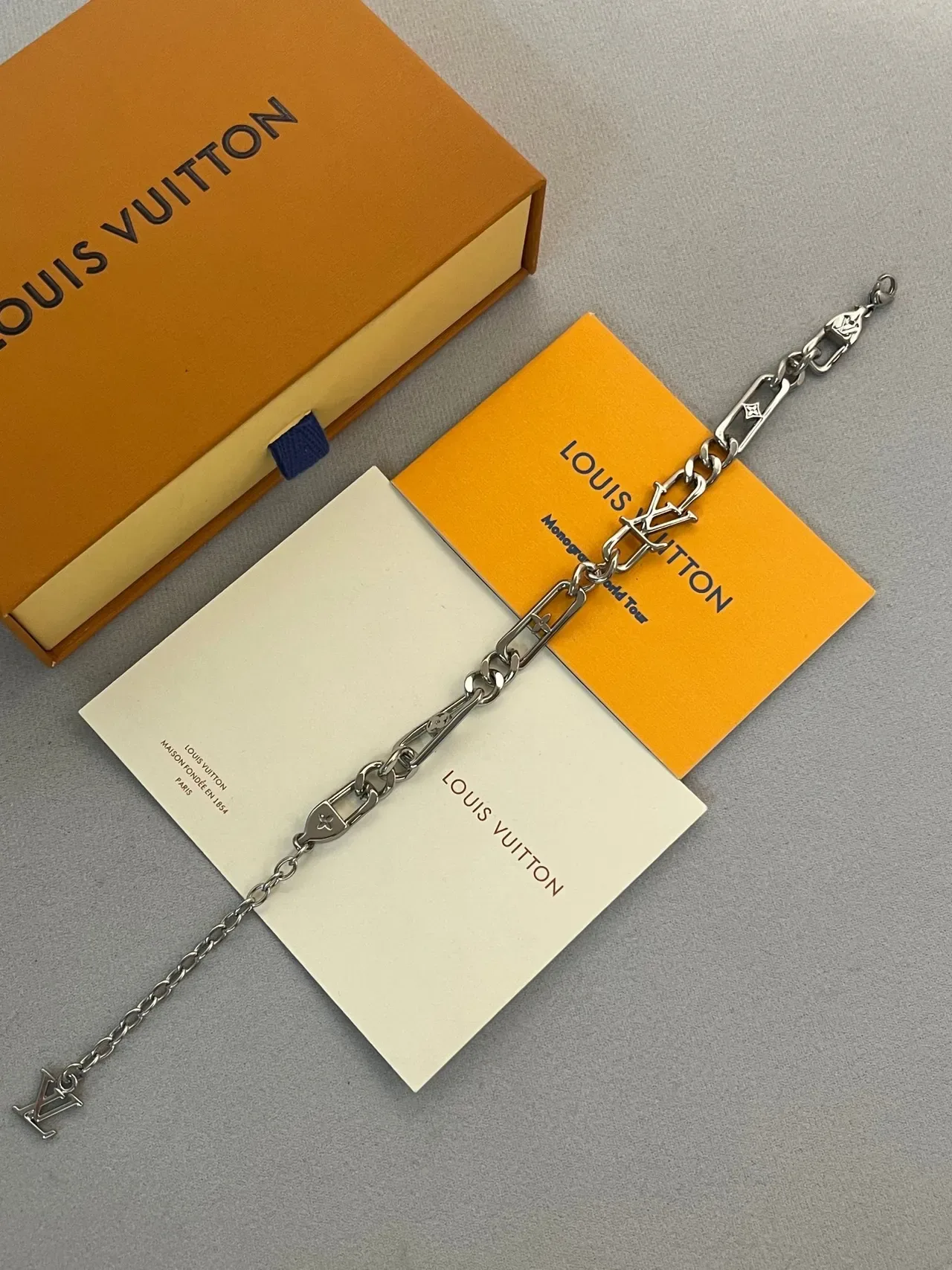 Louis Vuitton LV Figaro Chunky Curb Chain Silver Bracelet 4