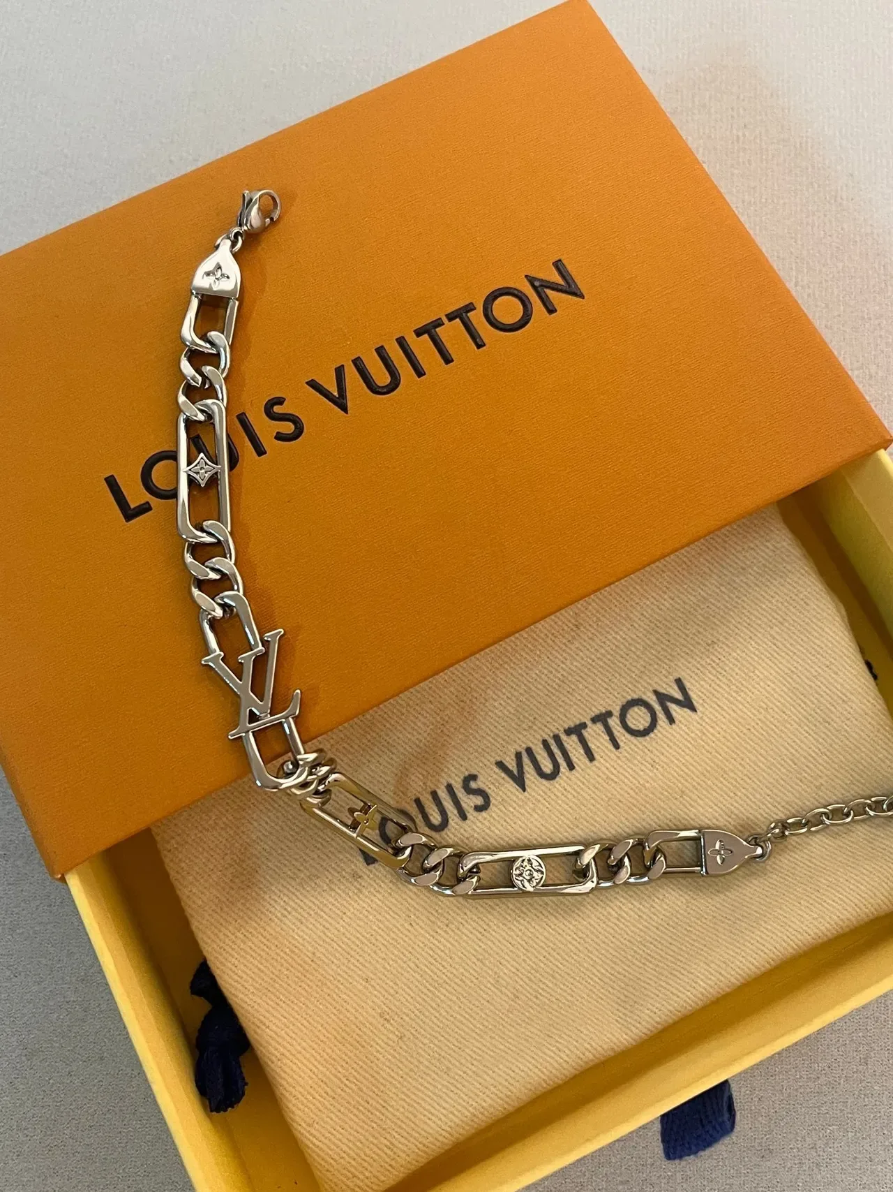 Louis Vuitton LV Figaro Chunky Curb Chain Silver Bracelet 5
