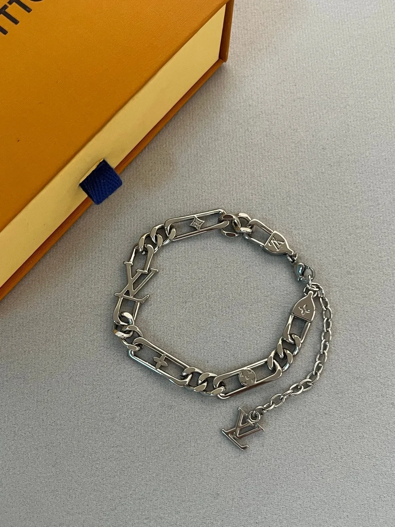 Louis Vuitton LV Figaro Chunky Curb Chain Silver Bracelet 7