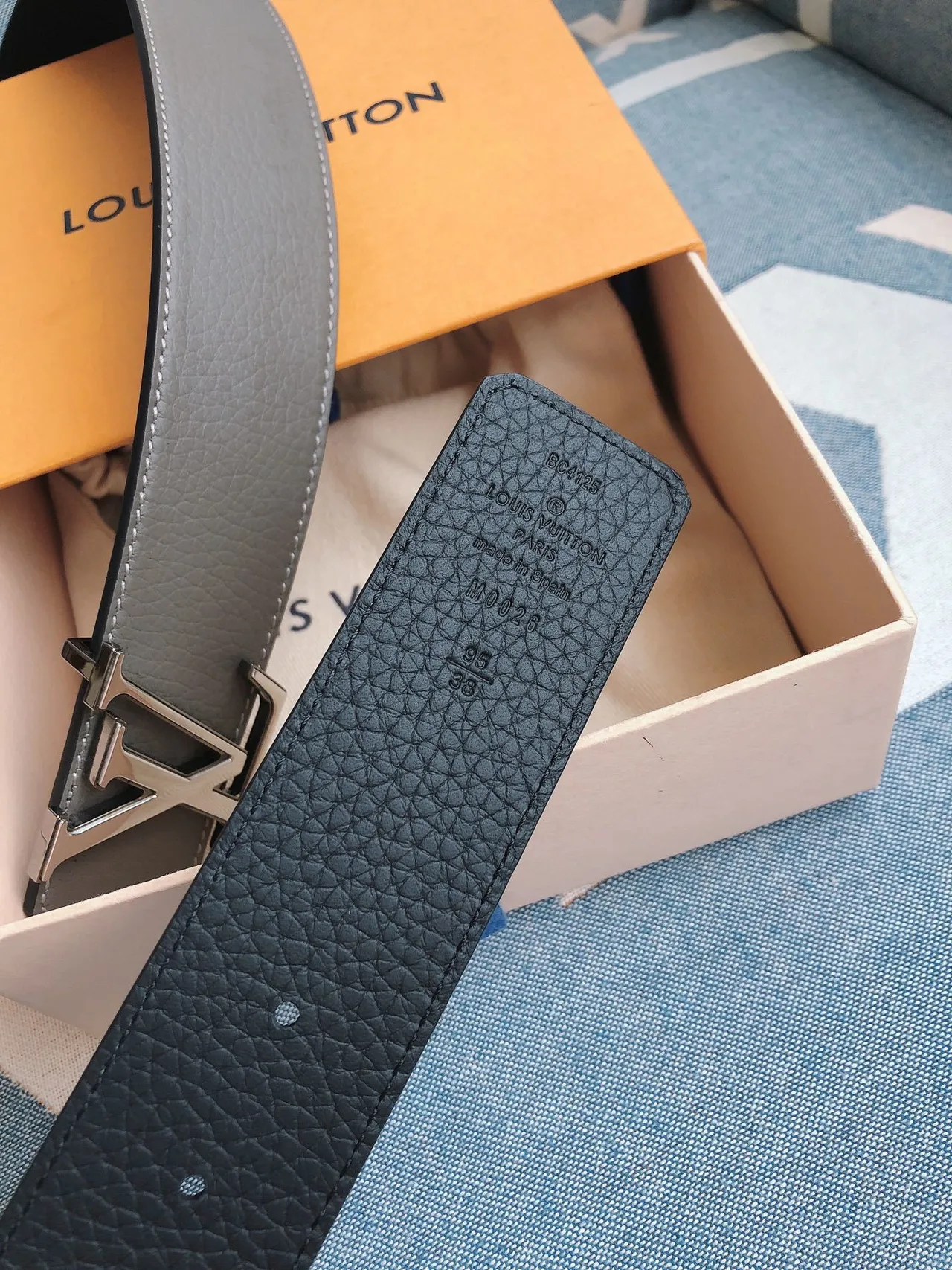 Louis Vuitton LV Initiales Gray Pebbled Leather Belt 3