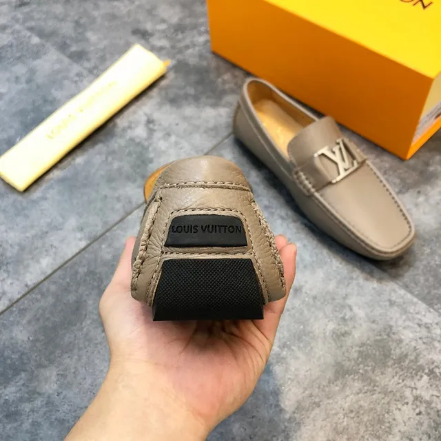 Louis Vuitton LV Loafer Beige Cuir granulé Boucle métallique Mocassins 5
