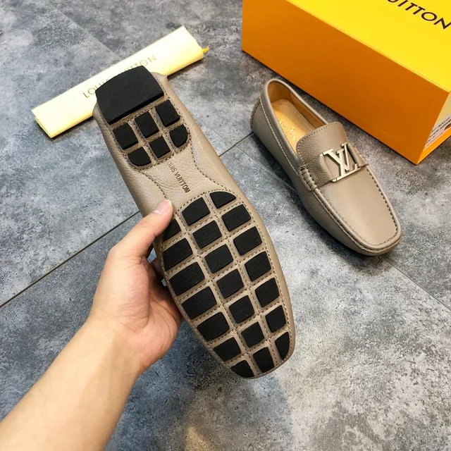 Louis Vuitton LV Loafer Beige Cuir granulé Boucle métallique Mocassins 6
