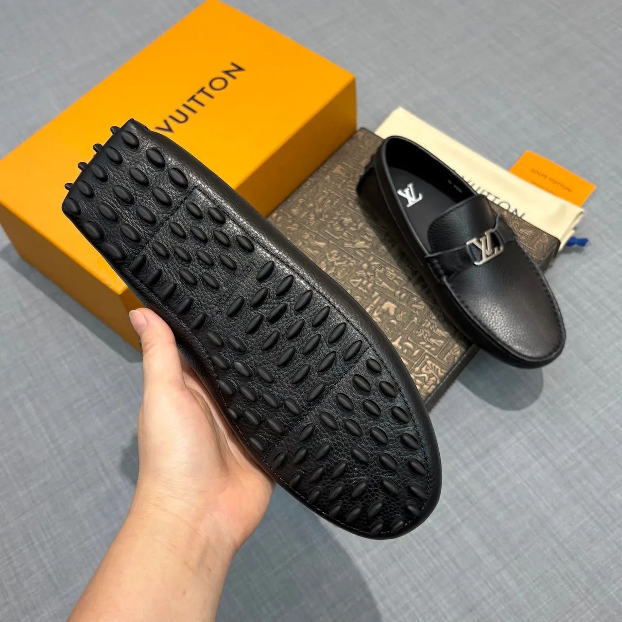 Louis Vuitton LV Mocassins Cuir Noir Grainé 6