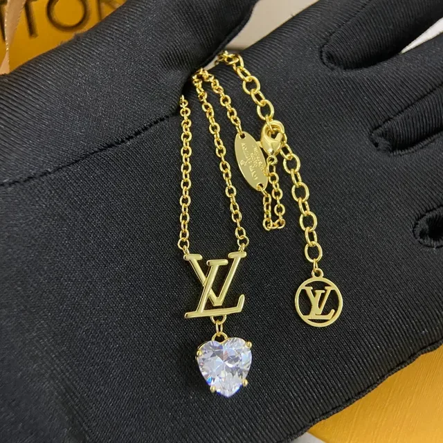 Collier avec pendentif en forme de cœur Louis Vuitton LV Monogram 3