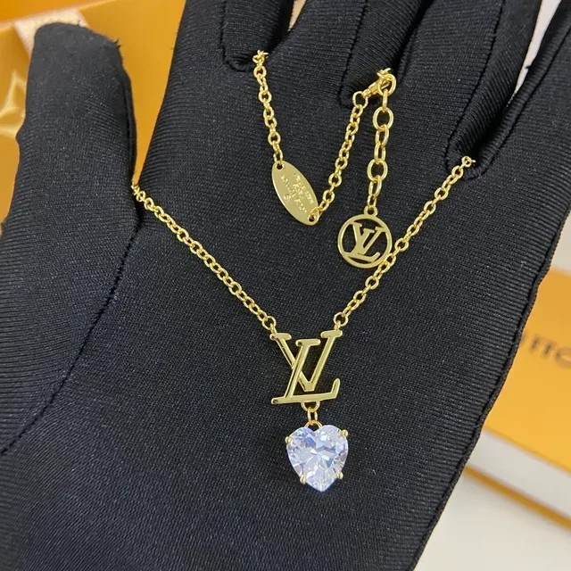 Collier avec pendentif en forme de cœur Louis Vuitton LV Monogram 5