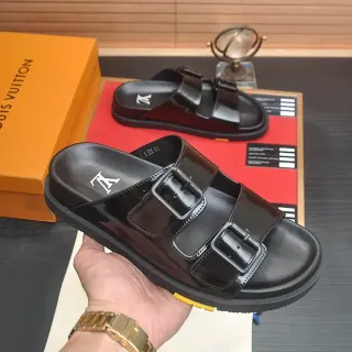 लुई विट्टोन LV Slide काला ग्लॉसी डबल-बकल स्लिपर्स