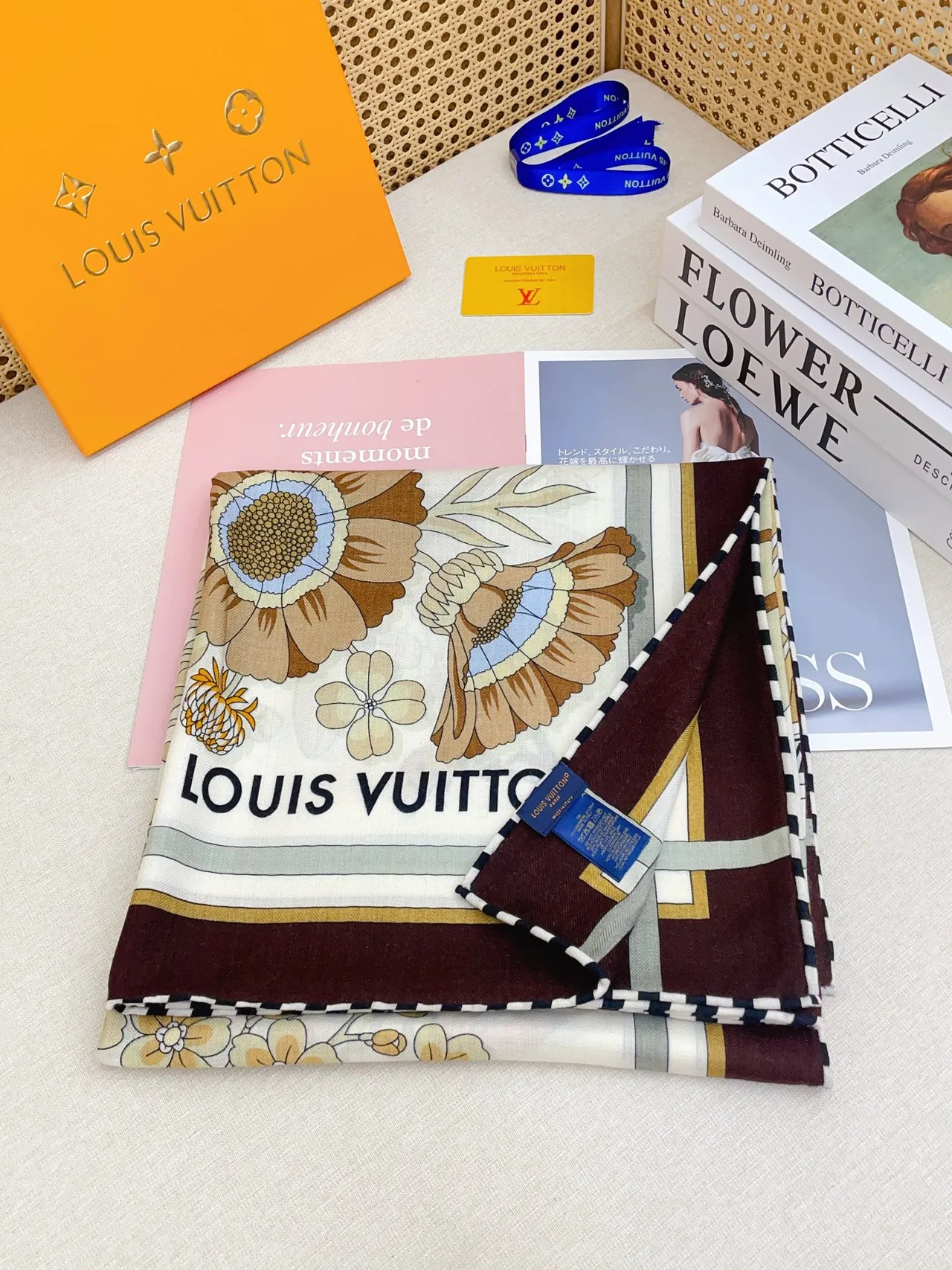 Louis Vuitton LV Sweet Escape وشاح حريري مزخرف زهوري 8