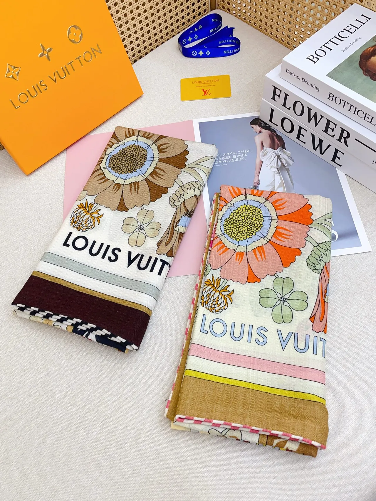 Louis Vuitton LV Sweet Escape وشاح حريري مزخرف زهوري 9