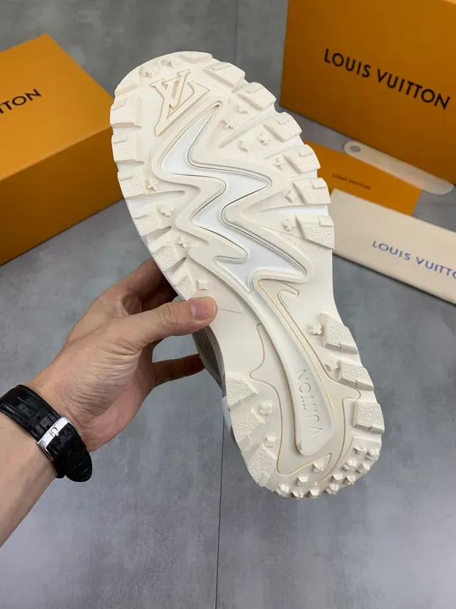 लুইस ভিটন LV Trainer বেইজ গ্রে মোটা সোল জাল এবং সিন্থেটিক ওভারলে লাইফস্টাইল স্নিকার 3