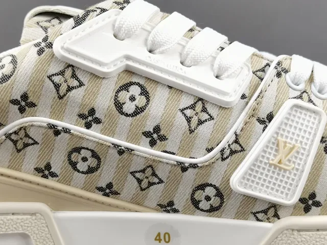 Louis Vuitton LV Trainer Bege Branco Monogram Canvas Upper Sola Chunky Multicamadas Lifestyle Sneakers 5