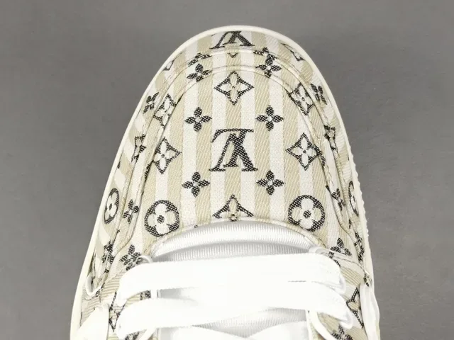 Louis Vuitton LV Trainer Bege Branco Monogram Canvas Upper Sola Chunky Multicamadas Lifestyle Sneakers 10