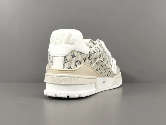 Louis Vuitton LV Trainer Bege Branco Monogram Canvas Upper Sola Chunky Multicamadas Lifestyle Sneakers 14
