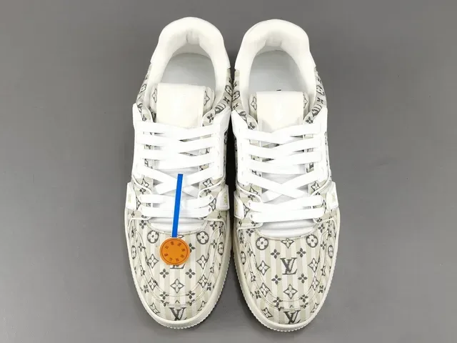 Louis Vuitton LV Trainer Bege Branco Monogram Canvas Upper Sola Chunky Multicamadas Lifestyle Sneakers 16