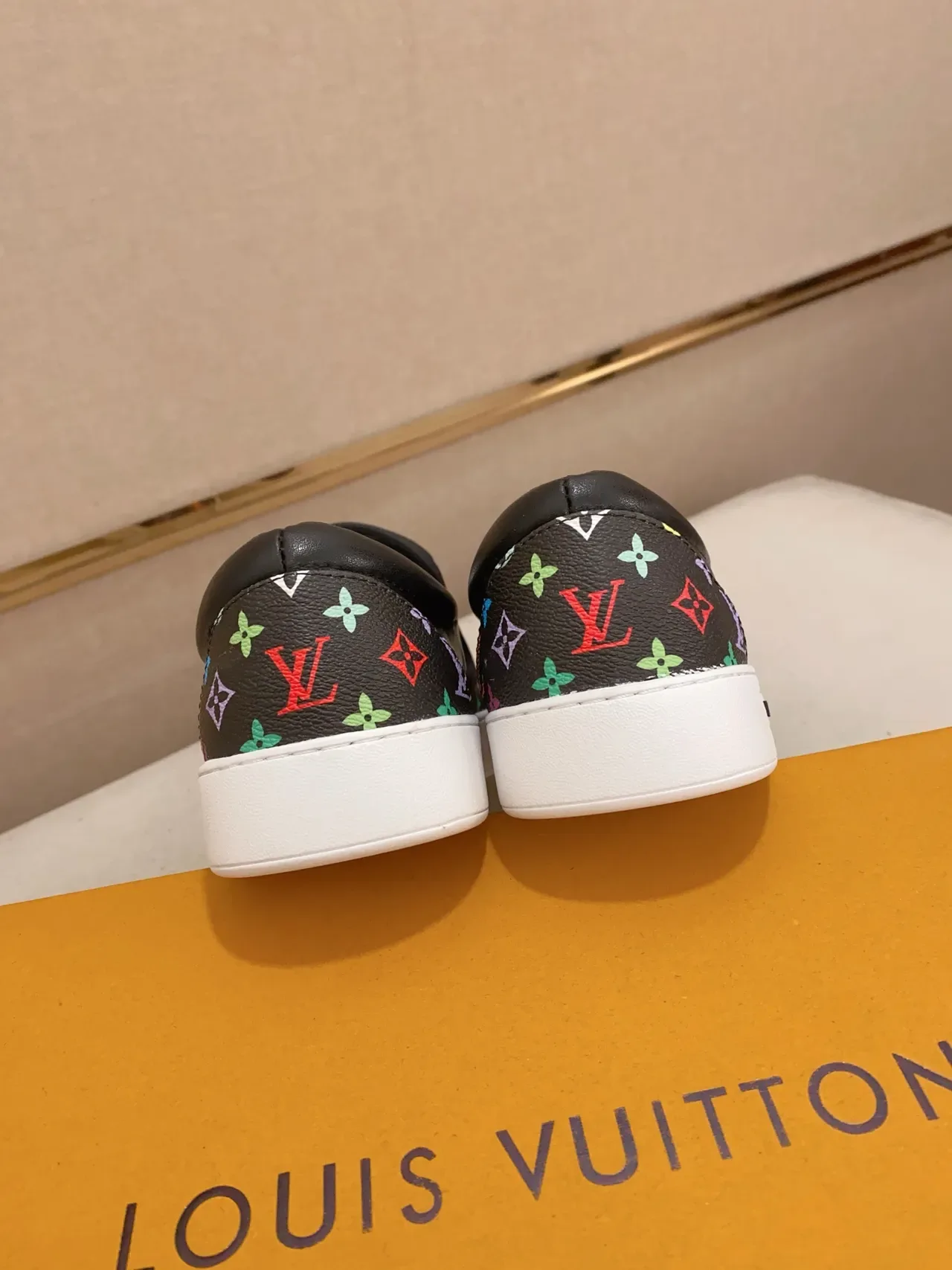 لويس فيتون LV Trainer أحذية رياضية أسود متعددة الألوان سكيب أون مطبوعة بالمونوغرام نمط حياة 2