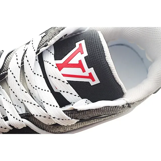 Louis Vuitton LV Trainer Noir Blanc tige en Mesh-Suede superposée plaque Monogram bride sneakers lifestyle 24