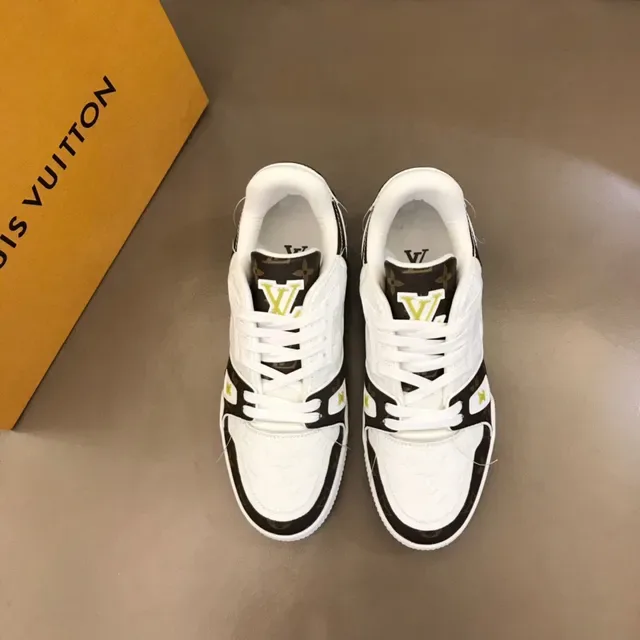 لويس فيتون LV Trainer حذاء رياضي بني أبيض مونوغرام قماش جلد ألواح أسلوب حياة 9