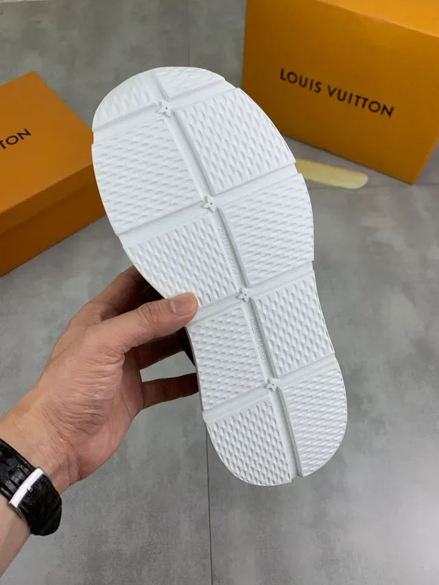 Louis Vuitton LV Marron Blanc Monogram Canvas Oversized Logo Lifestyle Sneakers 2