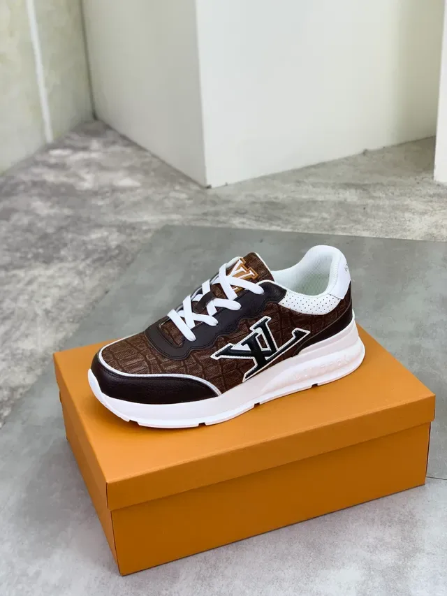 Louis Vuitton LV Marron Blanc Monogram Canvas Oversized Logo Lifestyle Sneakers 4