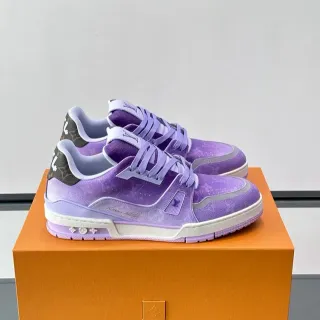 Louis Vuitton LV Trainer sneakers lifestyle com gradiente roxo