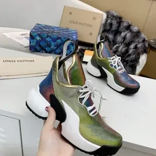 Louis Vuitton LV Trainer Multicolor Branco Iridescente Monogramado Superior Esculturado Sola de Plataforma Tênis Chunky