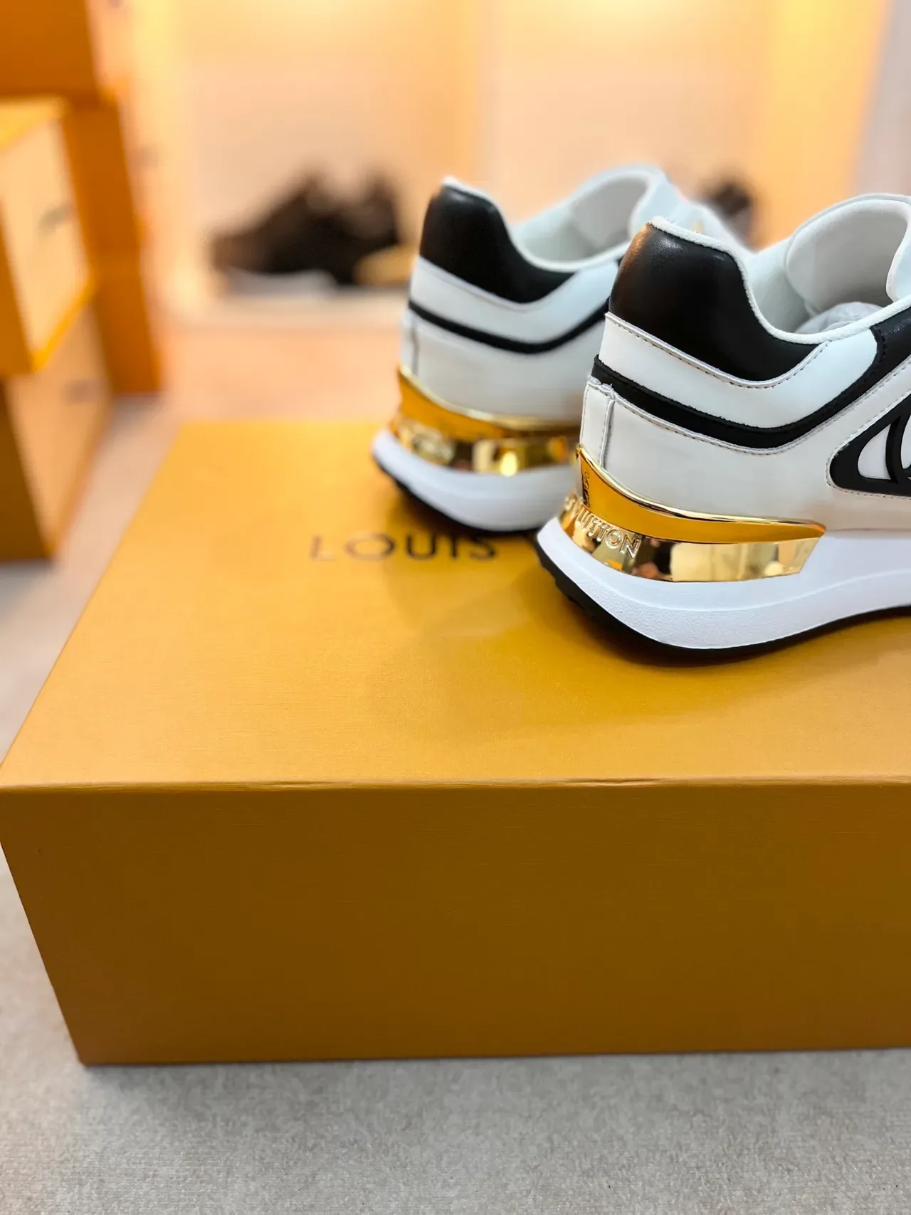 Louis Vuitton LV Trainer White Black Leather Upper Contrast Piping Lifestyle Sneakers 2