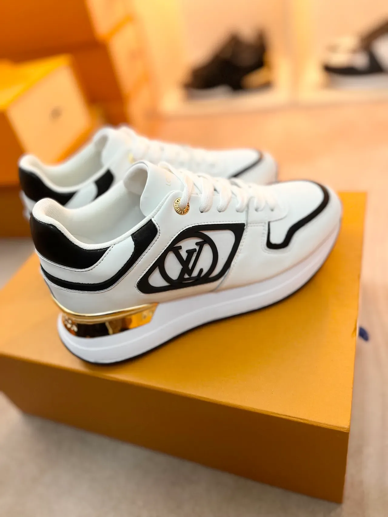 Louis Vuitton LV Trainer White Black Leather Upper Contrast Piping Lifestyle Sneakers 4