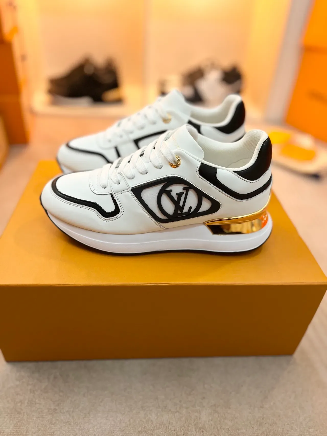 Louis Vuitton LV Trainer White Black Leather Upper Contrast Piping Lifestyle Sneakers 5