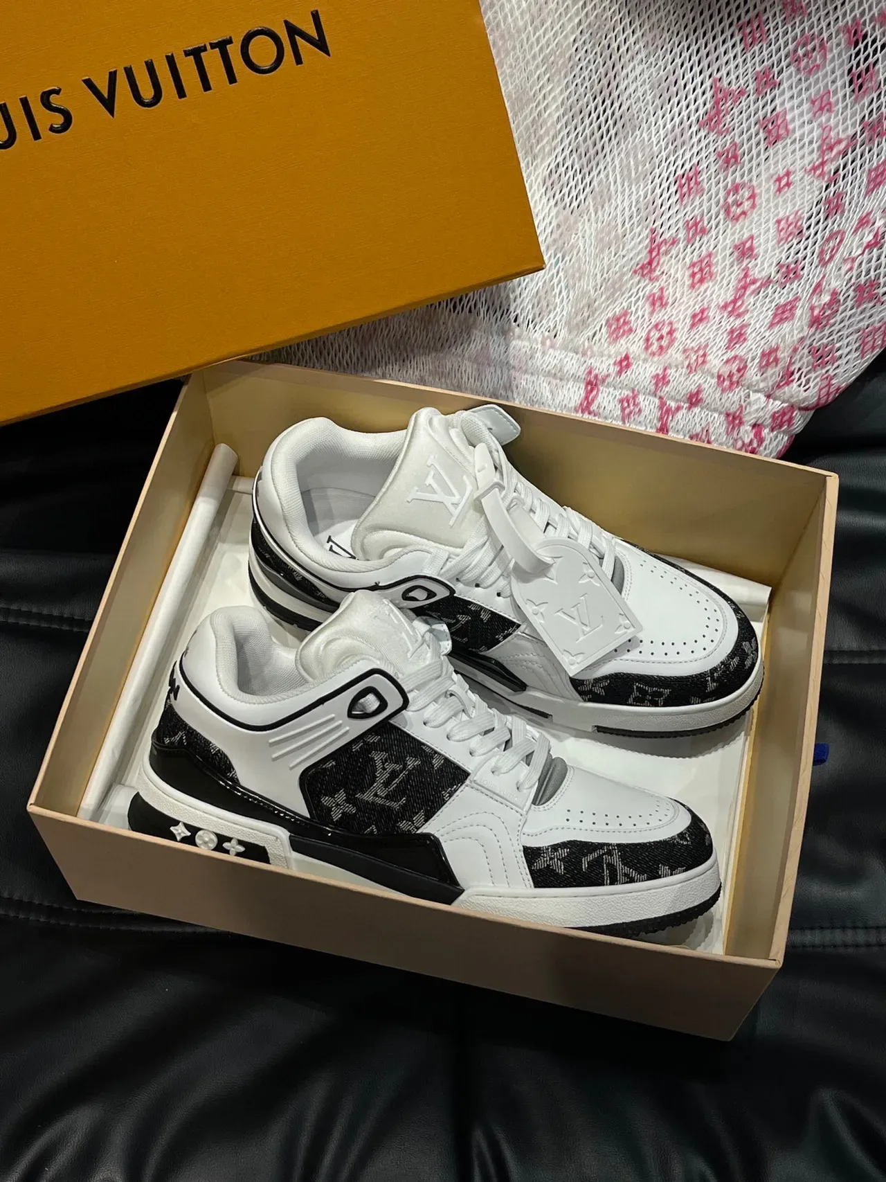 লুইস ভিটন LV Trainer সাদা কালো মোনোগ্রামড সাইড প্যানেলস পারফোরেটেড টো ক্যাপ লাইফস্টাইল স্নিকার্স 4