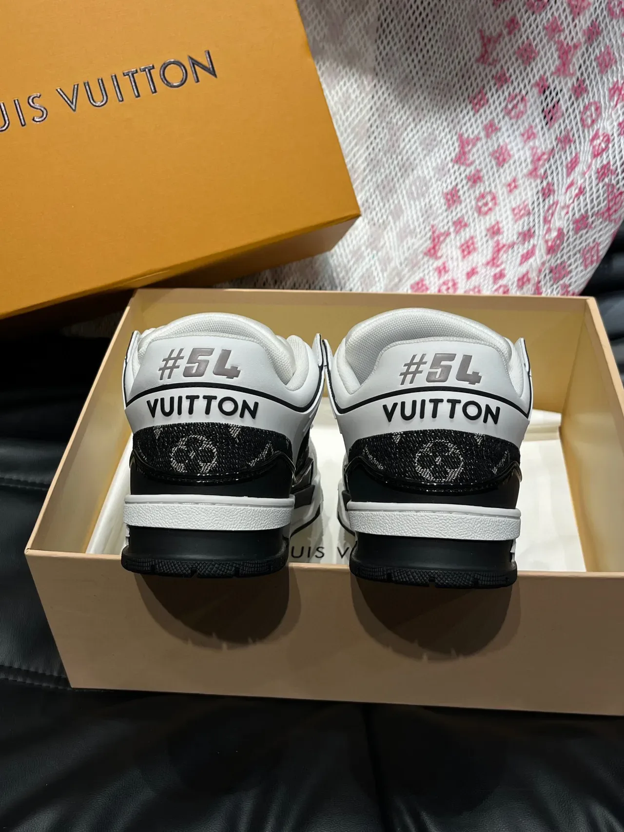 লুইস ভিটন LV Trainer সাদা কালো মোনোগ্রামড সাইড প্যানেলস পারফোরেটেড টো ক্যাপ লাইফস্টাইল স্নিকার্স 6