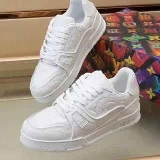 Louis Vuitton LV Trainer Zapatillas lifestyle blancas con monograma embossado en cuero suela chunky en capas