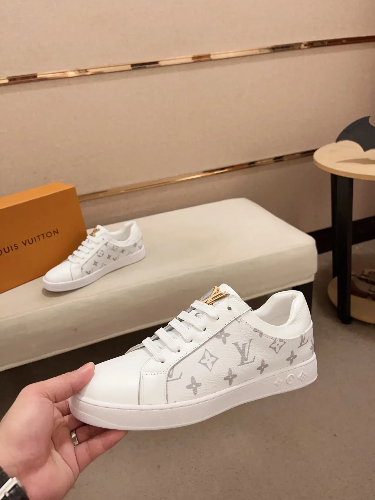 Louis Vuitton LV Trainer Chaussures Lifestyle Blanches Grises Monogram Toile Cuir Embout 3