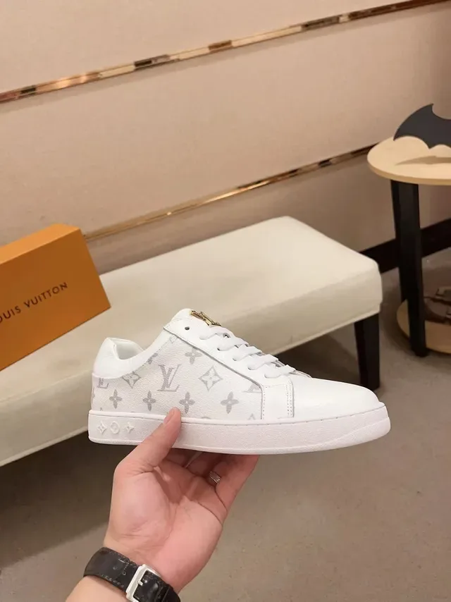 Louis Vuitton LV Trainer Chaussures Lifestyle Blanches Grises Monogram Toile Cuir Embout 4