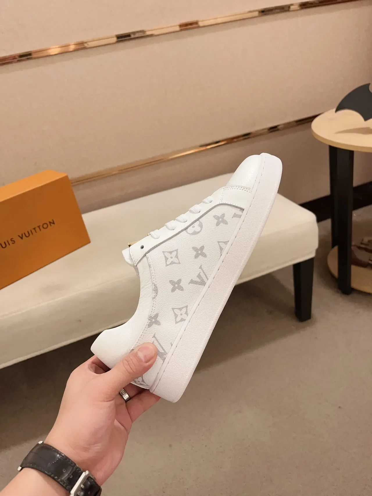 Louis Vuitton LV Trainer Chaussures Lifestyle Blanches Grises Monogram Toile Cuir Embout 5