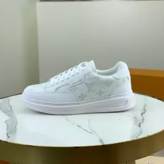 Louis Vuitton LV Trainer zapatillas lifestyle blancas y grises con estampado monogram de cuero low top