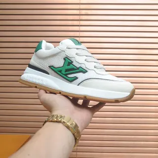 Louis Vuitton LV Trainer zapatillas lifestyle blancas y verdes con upper de malla suela media esculpida