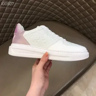Louis Vuitton LV Trainer Blanco Rosa Cuero Monograma Embossado Panel de Talón Iridiscente Zapatillas Lifestyle
