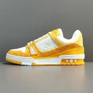 Louis Vuitton LV Trainer amarillo y blanco textil monograma en capas detalle correa asimétrica zapatillas lifestyle
