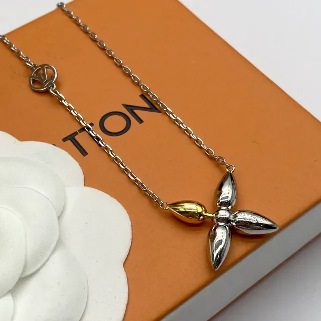 Louis Vuitton Mixed Metal Floral Pendant Bracelet 3