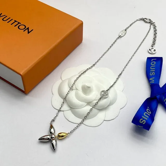 Louis Vuitton Mixed Metal Floral Pendant Bracelet 4