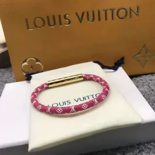 سوار Louis Vuitton مونوغرام ذهبي وردي مبروك خيط مونوغرام مغلف أسطواني