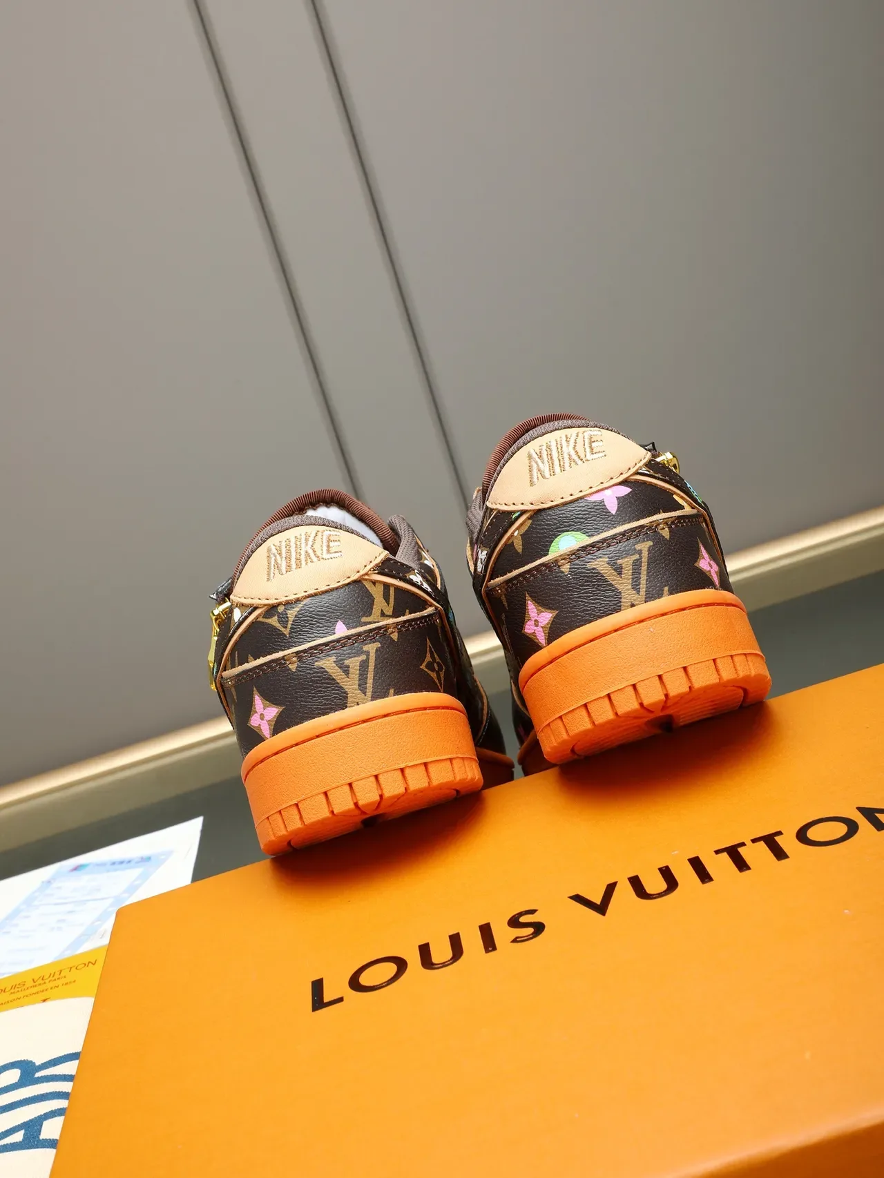 Louis Vuitton Sneakers Lifestyle Monogram Floral à Fermeture Éclair Low-Top 3