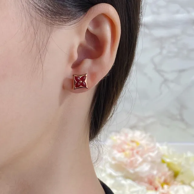 Louis Vuitton Monogram Flower Square Stud Earrings 9