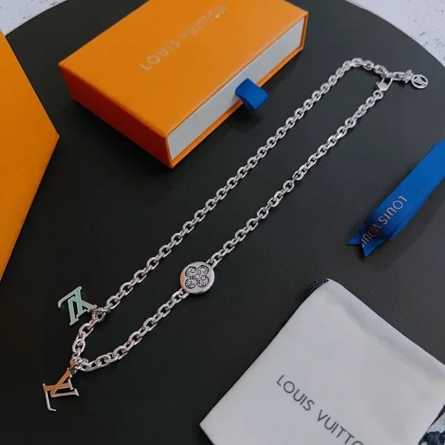 Louis Vuitton Monogram Jewelry Silver Green Curb Chain Floral Medallion Pendant Necklace 3